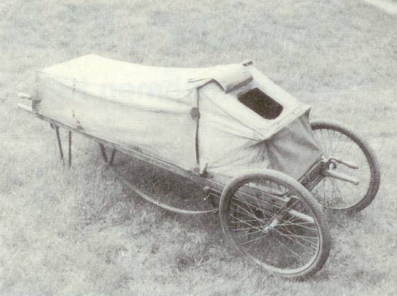 Erste fahrbare Krankentrage von 1907